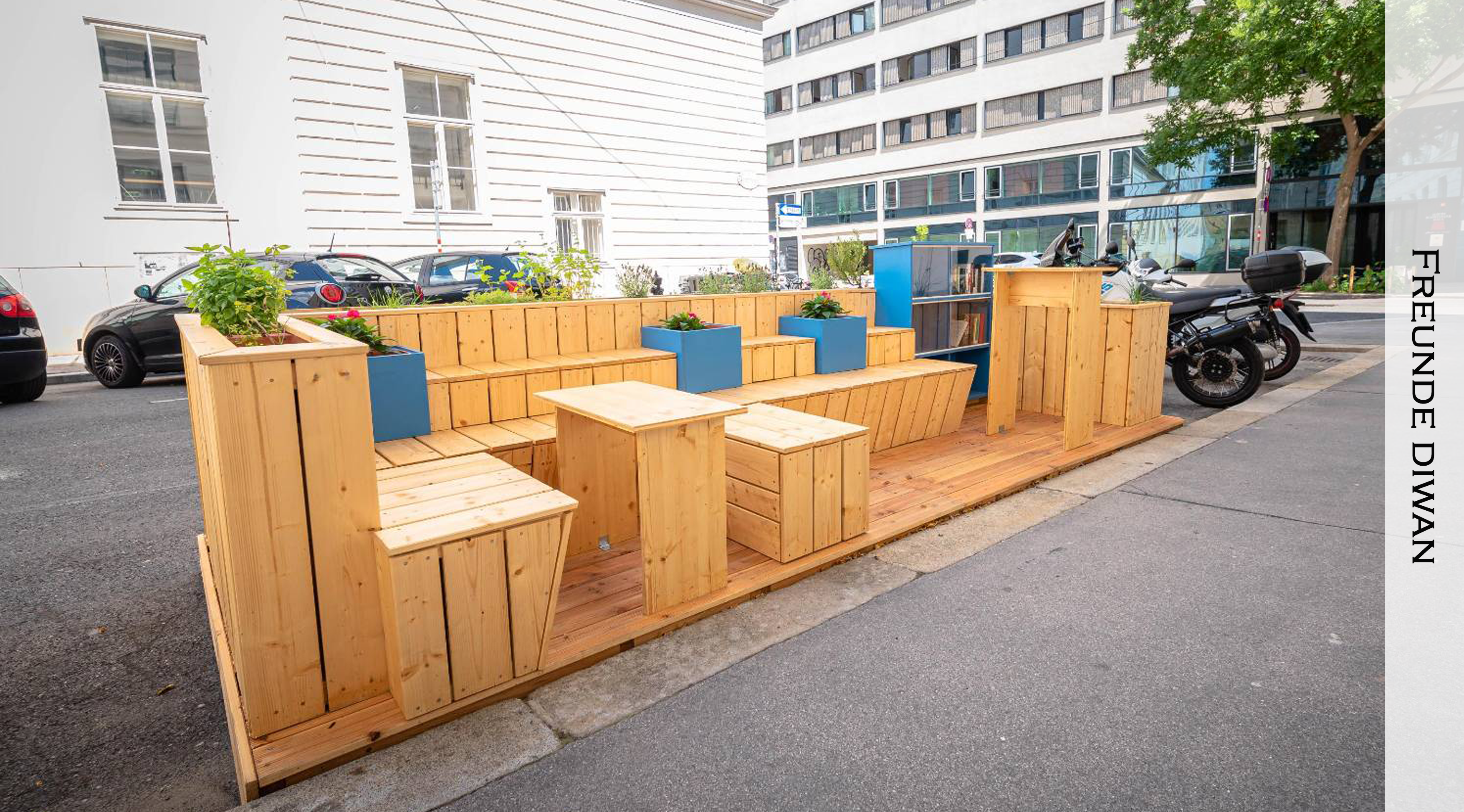 Freunde Diwan Parklet First District.